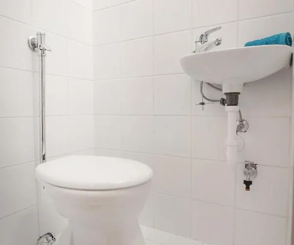 Nyaralo * שיופוק