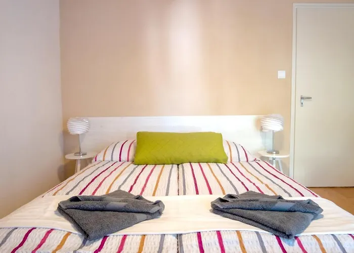 Nyaralo שיופוק